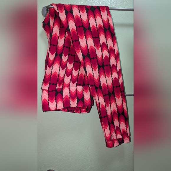 LuLaRoe TC Valentine Heart Leggings - Picture 2 of 2
